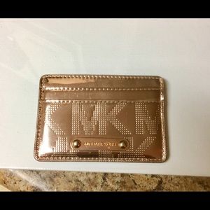 Authentic Michael Kors Rose Gold Wallet. 🍓